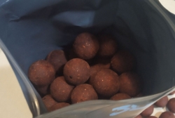 Maxcarp  Fresh Boilies 3D Red Krill-Tuna 20 mm 1kg